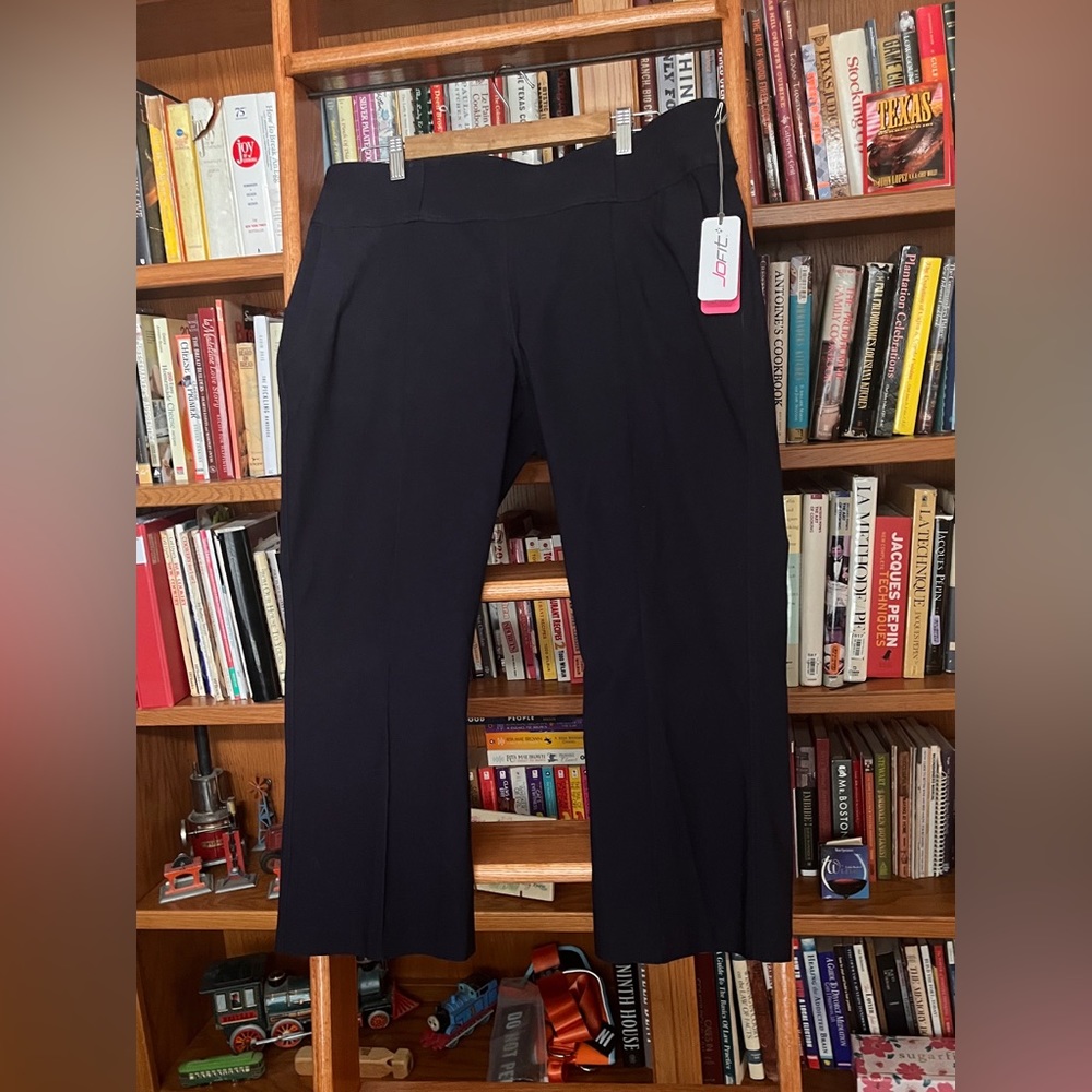 NWT Jofit Pull-on Slimmer Flare Capri Pants, XL